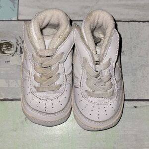 White Soft Soul Nike Air Force shoes sz 2C